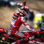 Francesco Bagnaia y el Ducati Lenovo Team ganan la Sprint en Brno. Marc Márquez en el podio en tercera posición
