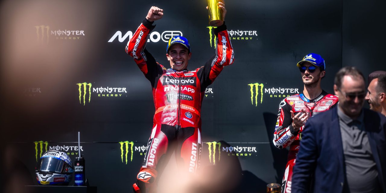 Marc Márquez y el Ducati Lenovo Team logran una victoria fenomenal en Brno. Francesco Bagnaia, en el podio en tercera posición