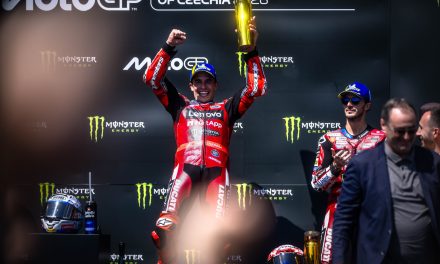 Marc Márquez y el Ducati Lenovo Team logran una victoria fenomenal en Brno. Francesco Bagnaia, en el podio en tercera posición