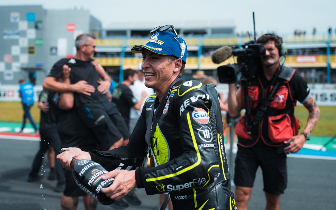 Raúl Fernández gana la carrera al sprint del Gran Premio de los Países Bajos de MotoGP con Ai Ogura en la segunda plaza