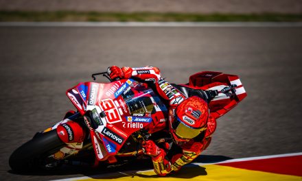 Marc Márquez gana la Sprint de Sachsenring con el Ducati Lenovo Team. Francesco Bagnaia termina en séptima posición