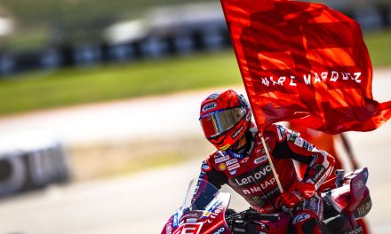 Marc Márquez conquista la Sprint de Aragón con el Ducati Lenovo Team. Francesco Bagnaia, undécimo