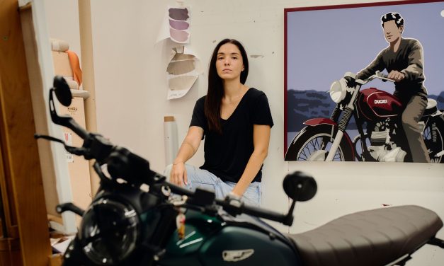 Ducati celebra su centenario en ESTAMPA junto a la artista Adriana Oliver