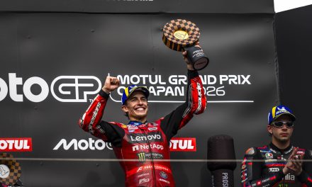 Marc Márquez y el Ducati Lenovo Team conquistan el Gran Premio de Japón. Francesco Bagnaia termina octavo